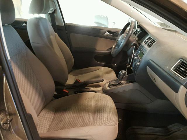 3VW2K7AJ0BM020328 - 2011 VOLKSWAGEN JETTA BASE BROWN photo 5