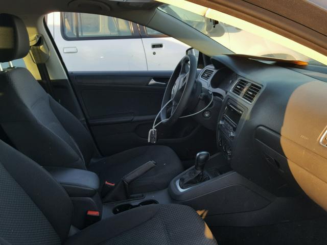 3VW2K7AJ3EM252569 - 2014 VOLKSWAGEN JETTA BASE GRAY photo 5