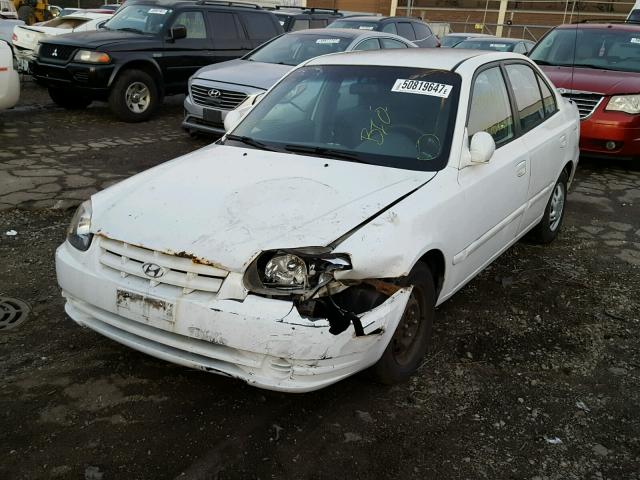 KMHCG45C15U603232 - 2005 HYUNDAI ACCENT GL WHITE photo 2