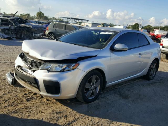 KNAFU6A21B5353013 - 2011 KIA FORTE EX SILVER photo 2