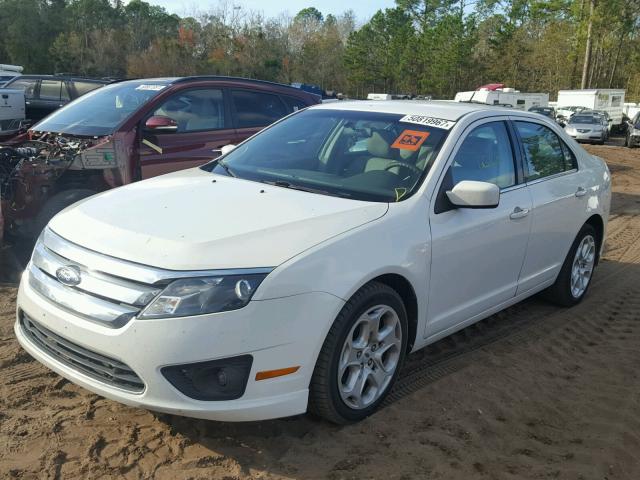 3FAHP0HA6BR311775 - 2011 FORD FUSION SE WHITE photo 2