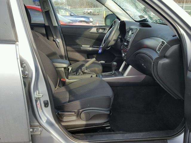JF2SHADCXCH468983 - 2012 SUBARU FORESTER 2 SILVER photo 5