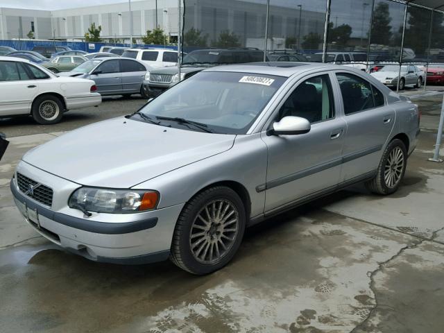 YV1RS53D412007708 - 2001 VOLVO S60 T5 SILVER photo 2