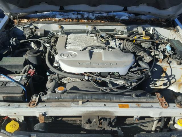 JNRDR09Y92W250336 - 2002 INFINITI QX4 SILVER photo 7