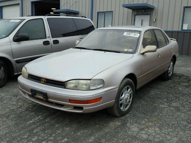 4T1GK13E8RU054167 - 1994 TOYOTA CAMRY XLE GOLD photo 2