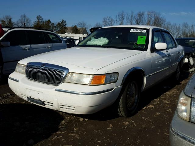 2MEFM75WXXX703944 - 1999 MERCURY GRAND MARQ WHITE photo 2