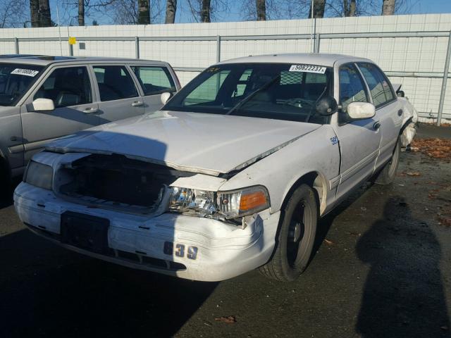 2FAFP71W9XX207165 - 1999 FORD CROWN VICT WHITE photo 2