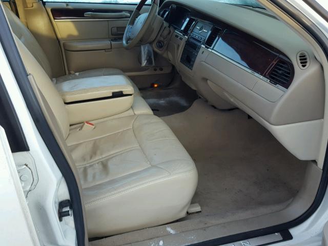 1LNHM82V97Y605530 - 2007 LINCOLN TOWN CAR S WHITE photo 5