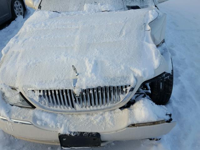 1LNHM82V97Y605530 - 2007 LINCOLN TOWN CAR S WHITE photo 7