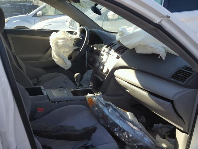 4T1BF3EK5BU759074 - 2011 TOYOTA CAMRY BASE WHITE photo 5