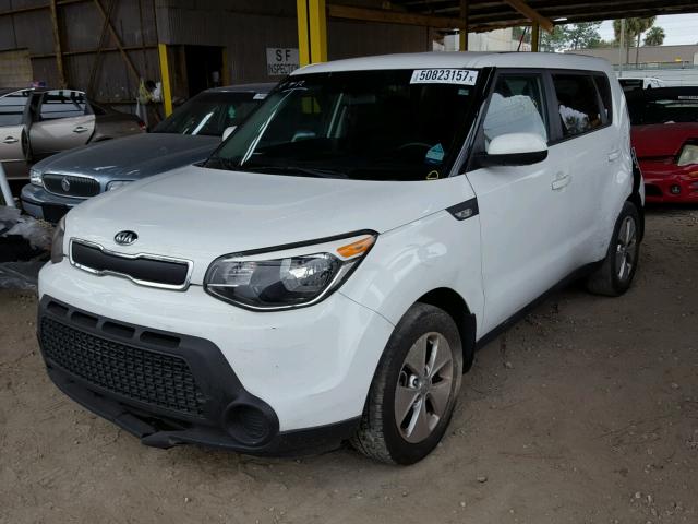 KNDJN2A24E7004357 - 2014 KIA SOUL WHITE photo 2