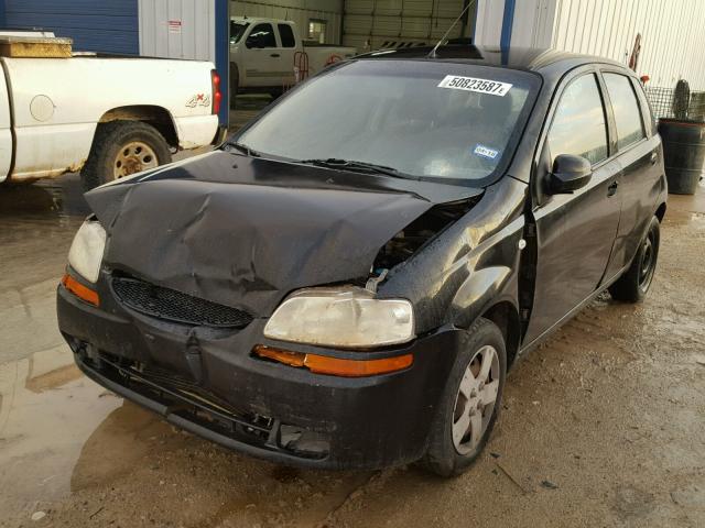 KL1TD666X6B615675 - 2006 CHEVROLET AVEO BASE BLACK photo 2