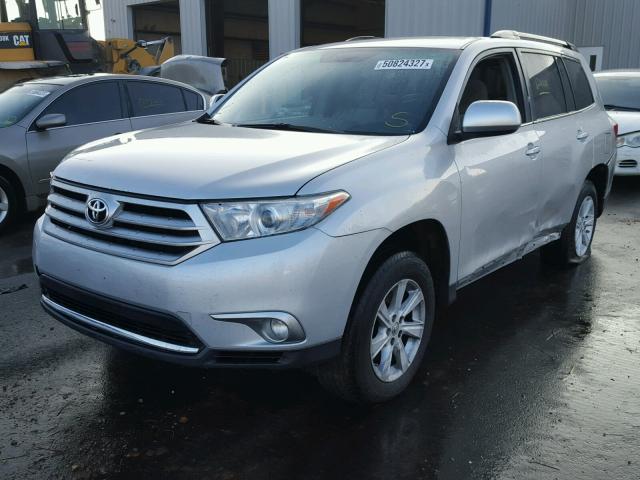 5TDZK3EH6CS073070 - 2012 TOYOTA HIGHLANDER SILVER photo 2