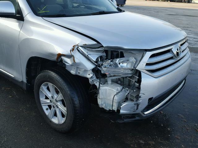 5TDZK3EH6CS073070 - 2012 TOYOTA HIGHLANDER SILVER photo 9