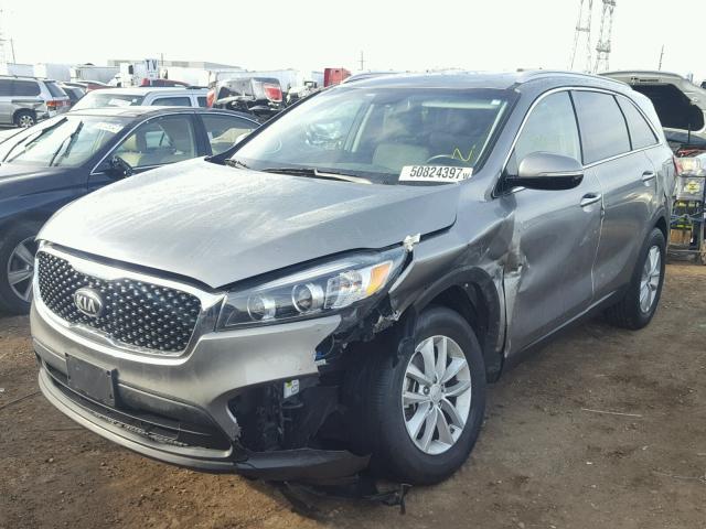 5XYPG4A35HG264122 - 2017 KIA SORENTO LX GRAY photo 2