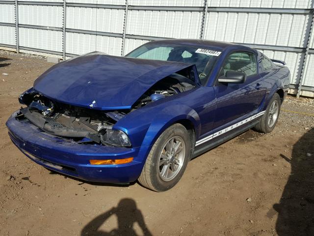 1ZVFT80N755248796 - 2005 FORD MUSTANG BLUE photo 2