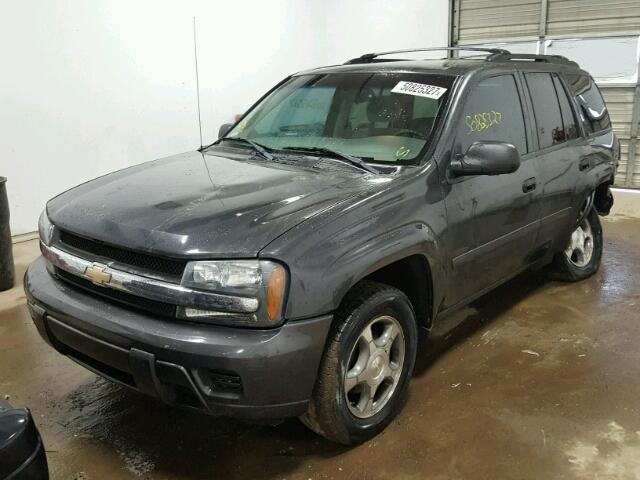 1GNDT13S372252326 - 2007 CHEVROLET TRAILBLAZE GRAY photo 2