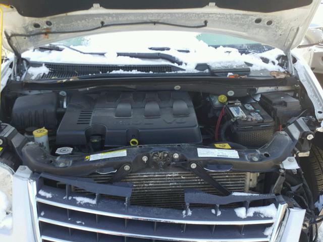 2A8HR64X58R612515 - 2008 CHRYSLER TOWN & COU SILVER photo 7