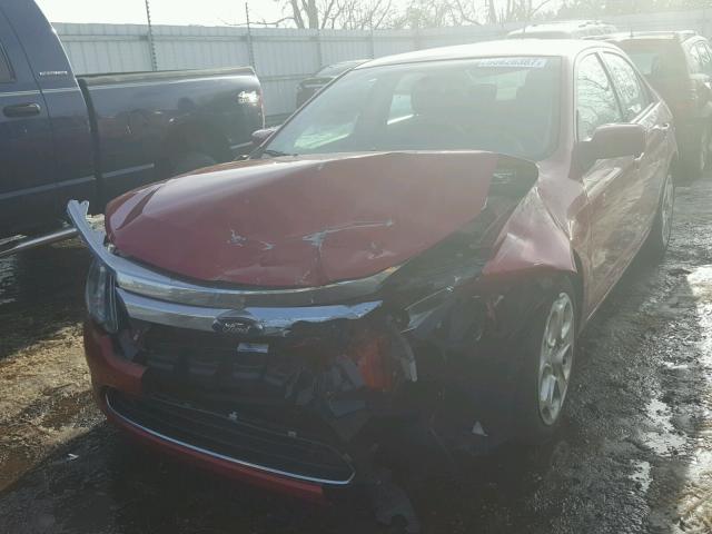 3FAHP0HA6AR318112 - 2010 FORD FUSION SE RED photo 2