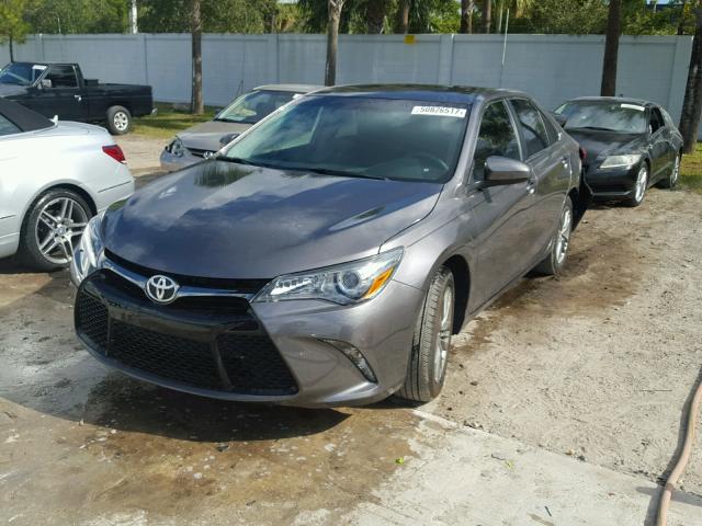 4T1BF1FK7GU168948 - 2016 TOYOTA CAMRY LE ყავისფერი ფოტო 2