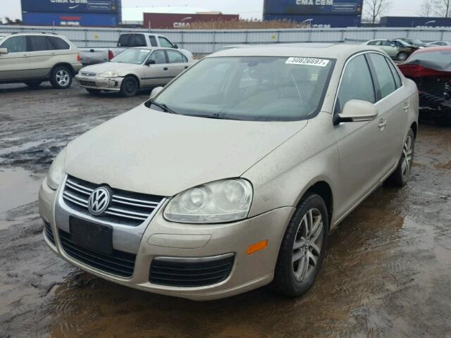 3VWDF71K75M622668 - 2005 VOLKSWAGEN NEW JETTA TAN photo 2