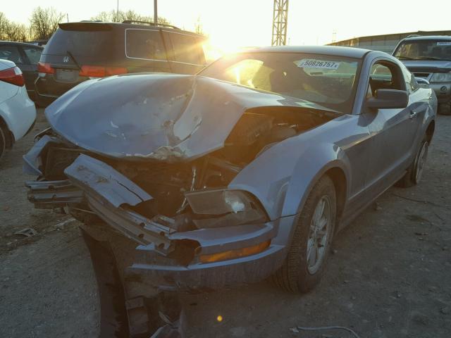 1ZVHT80N155104525 - 2005 FORD MUSTANG BLUE photo 2