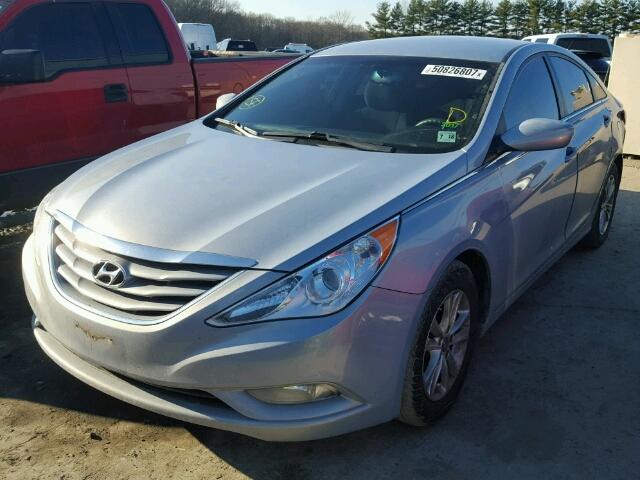 5NPEB4AC0DH762723 - 2013 HYUNDAI SONATA GLS SILVER photo 2