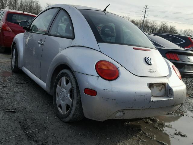 3VWCC21C4XM474224 - 1999 VOLKSWAGEN NEW BEETLE 银色 照片 3