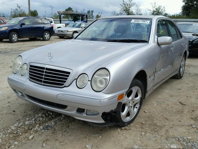 WDBJF65J92B483002 - 2002 MERCEDES-BENZ E 320 SILVER photo 2