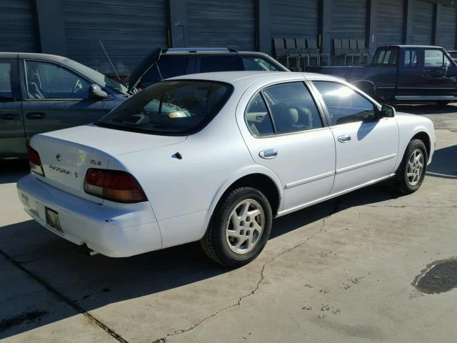 JN1CA21AXWM807790 - 1998 NISSAN MAXIMA GLE WHITE photo 4