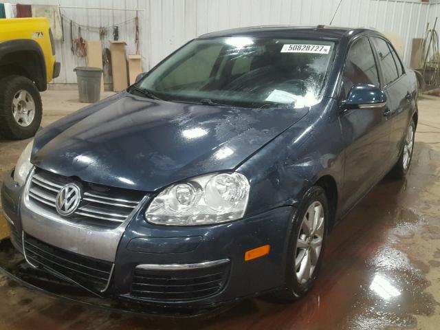 3VWAX7AJ2AM110785 - 2010 VOLKSWAGEN JETTA LIMI BLUE photo 2