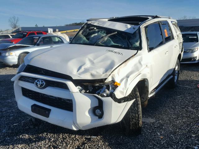 JTEZU5JR9G5118417 - 2016 TOYOTA 4RUNNER SR WHITE photo 2