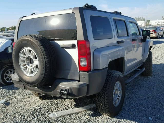 5GTDN13E378126115 - 2007 HUMMER H3 SILVER photo 4