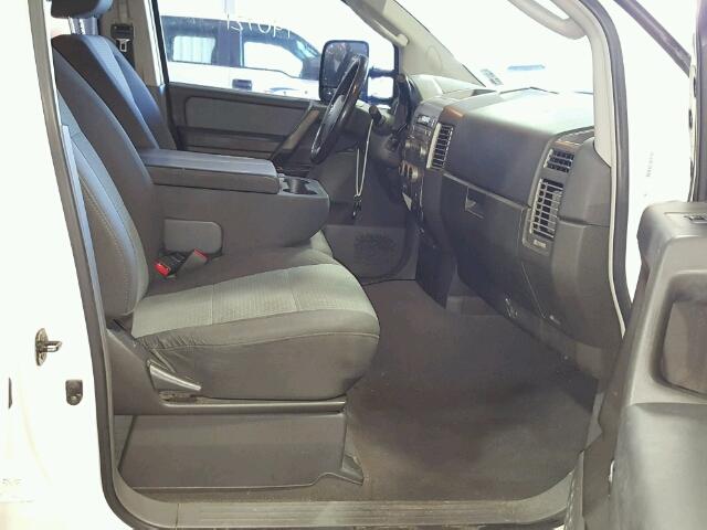 1N6BA07A56N556897 - 2006 NISSAN TITAN XE WHITE photo 5