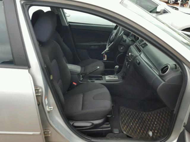 JM1BK343381815131 - 2008 MAZDA 3 HATCHBAC WHITE photo 5