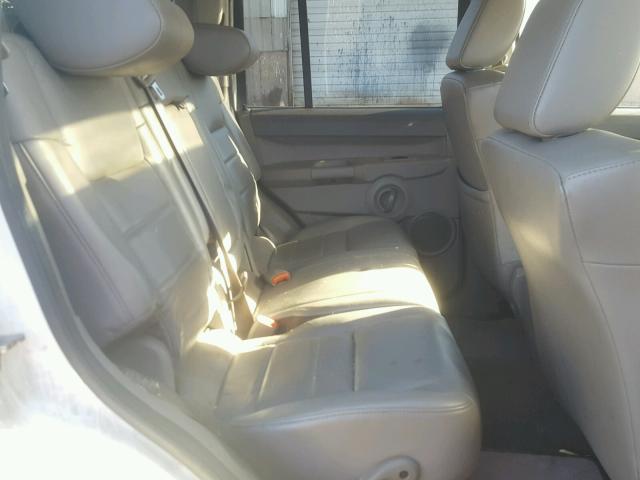 1J8HG48K36C233138 - 2006 JEEP COMMANDER WHITE photo 6