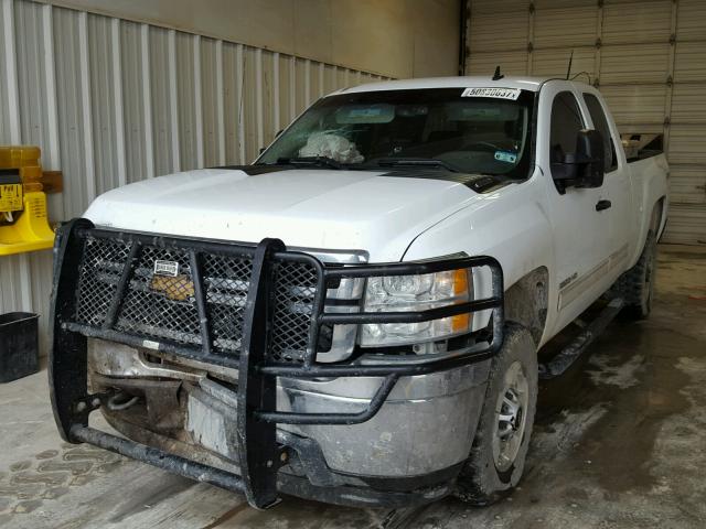 1GC2KXCG8DZ343533 - 2013 CHEVROLET SILVERADO WHITE photo 2