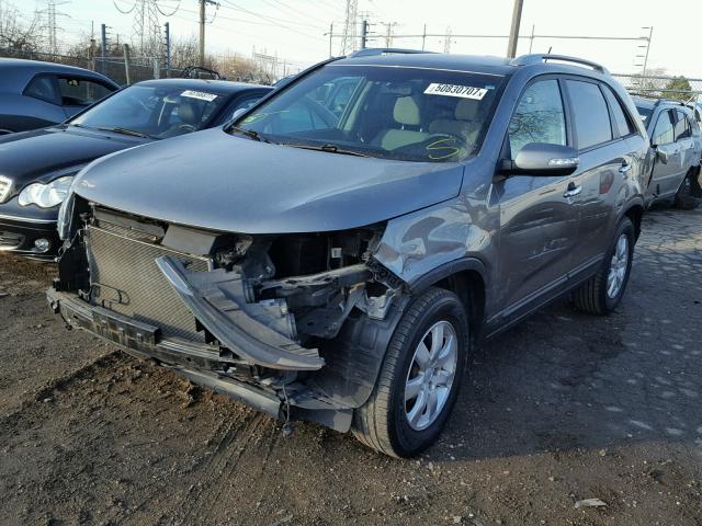 5XYKT3A17BG052294 - 2011 KIA SORENTO BA GRAY photo 2