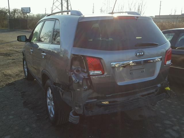 5XYKT3A17BG052294 - 2011 KIA SORENTO BA GRAY photo 3