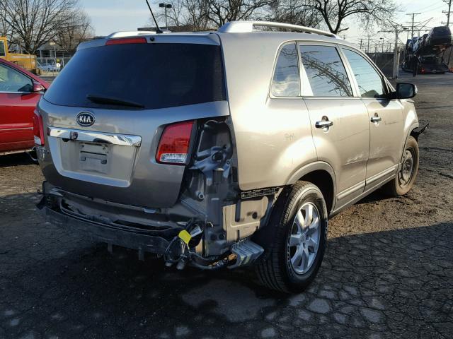 5XYKT3A17BG052294 - 2011 KIA SORENTO BA GRAY photo 4