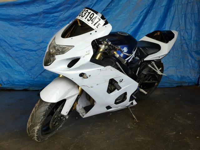 JS1GN7CA742102672 - 2004 SUZUKI GSX-R600 K WHITE photo 2