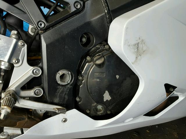 JS1GN7CA742102672 - 2004 SUZUKI GSX-R600 K WHITE photo 7