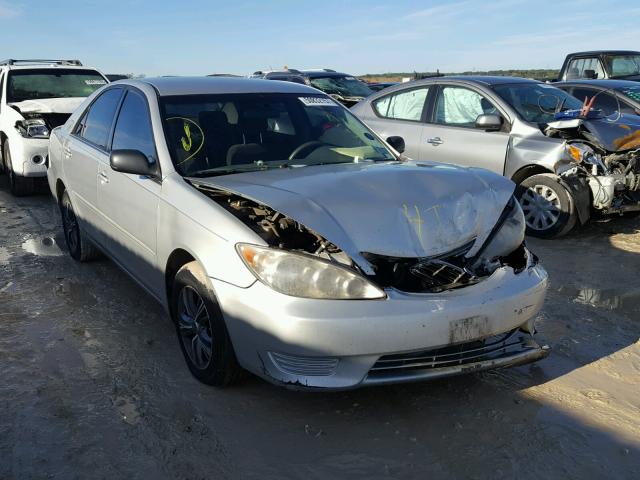 4T1BE32K15U510864 - 2005 TOYOTA CAMRY LE SILVER photo 1