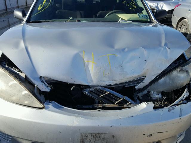 4T1BE32K15U510864 - 2005 TOYOTA CAMRY LE SILVER photo 7