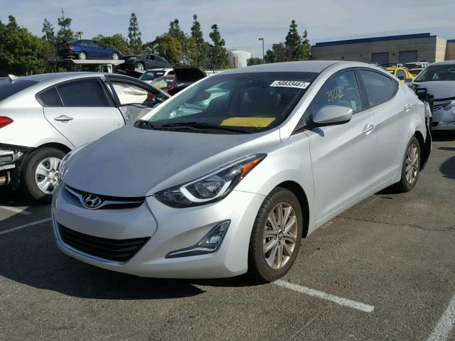 5NPDH4AE6GH744582 - 2016 HYUNDAI ELANTRA SE SILVER photo 2