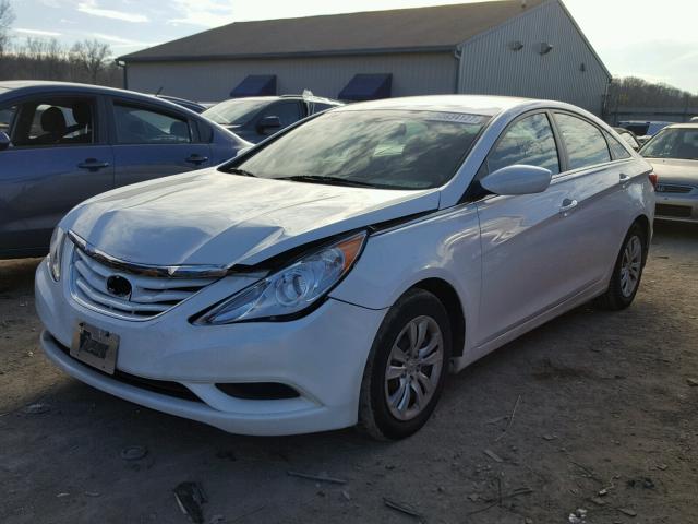 5NPEB4ACXCH347889 - 2012 HYUNDAI SONATA GLS WHITE photo 2