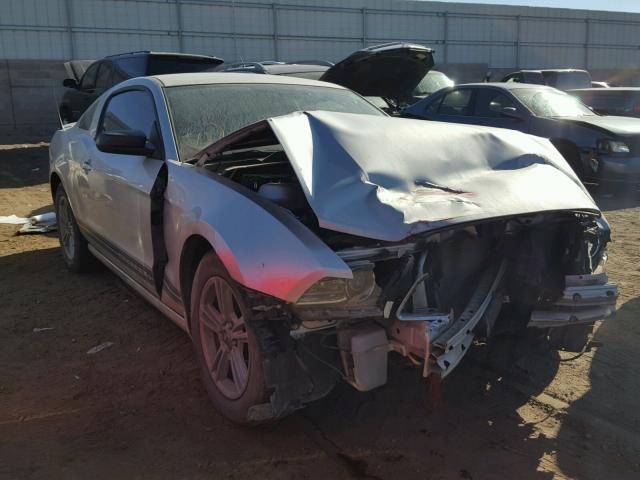 1ZVBP8AM0D5279458 - 2013 FORD MUSTANG SILVER photo 1