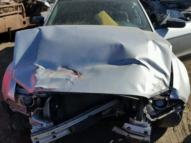 1ZVBP8AM0D5279458 - 2013 FORD MUSTANG SILVER photo 7