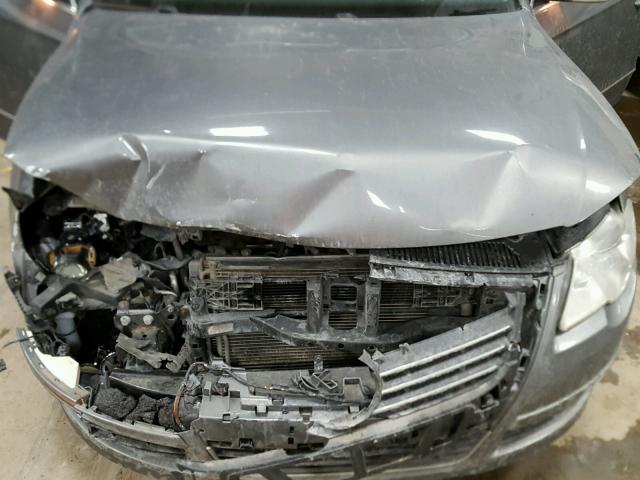 WVWDU73C28P090842 - 2008 VOLKSWAGEN PASSAT VR6 GRAY photo 7
