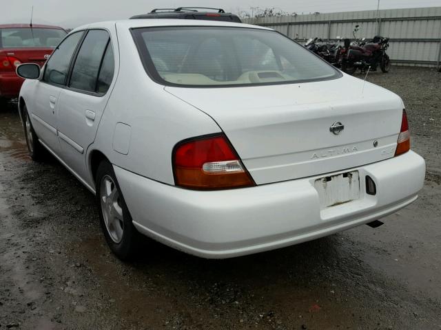 1N4DL01D9WC173796 - 1998 NISSAN ALTIMA XE WHITE photo 3